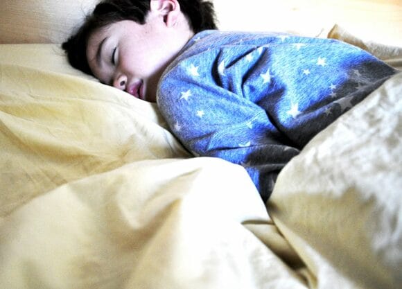 シーツとシーツの間に寝る!?