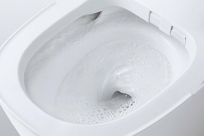 少ない水で勢いよく流す「ターントラップ方式」