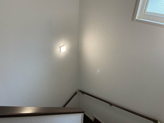 リビング階段のセンサー