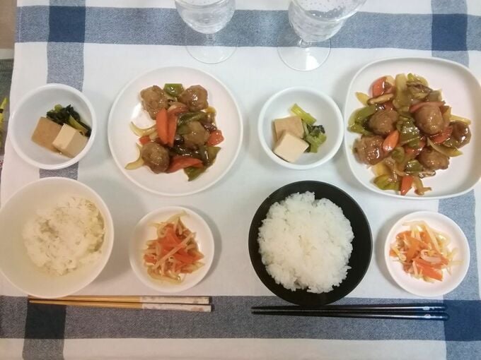 一口コンロでできる、肉団子甘酢タレの夕食の実例