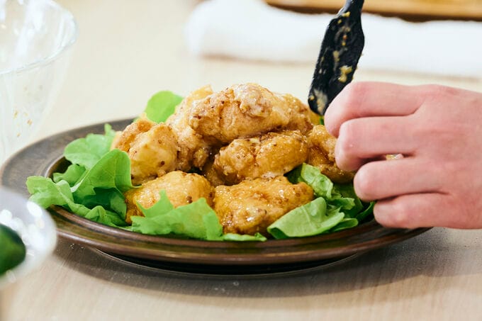 鶏むね肉のから揚げハニマヨソース