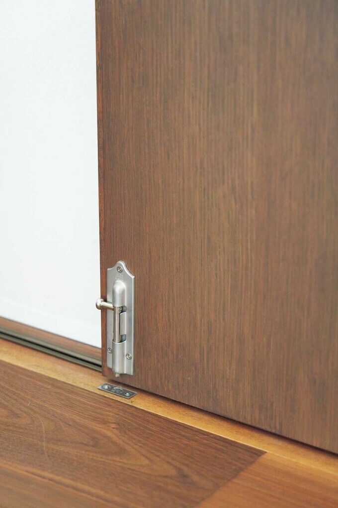 ネコが簡単に開けられないパントリーのカギ