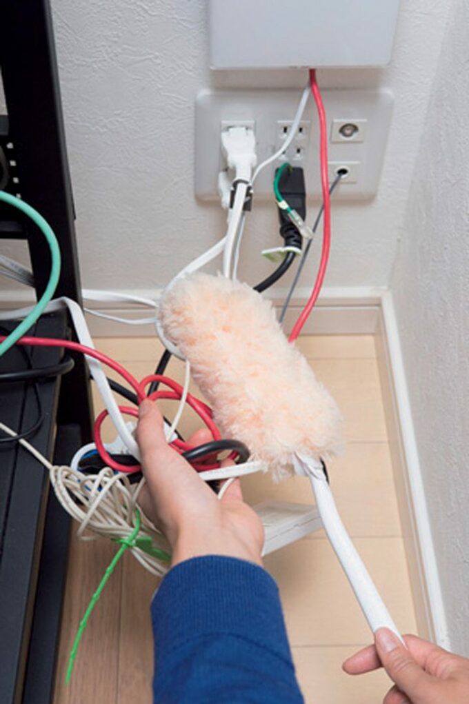 まとめて持ち上げてホコリを払う