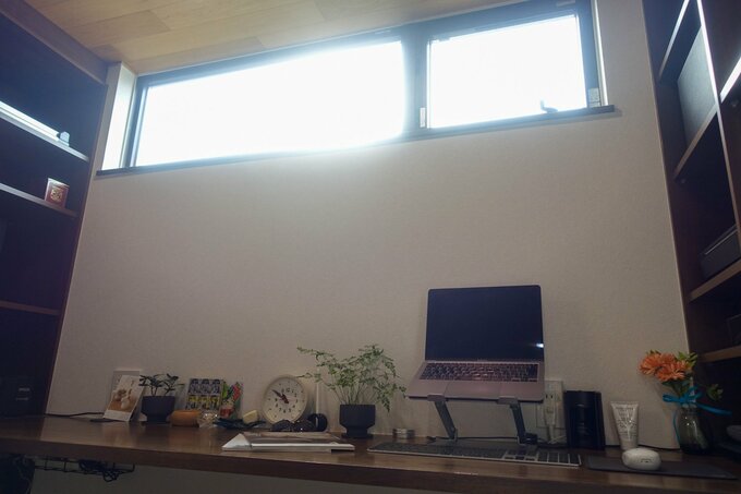 まぶしすぎる窓