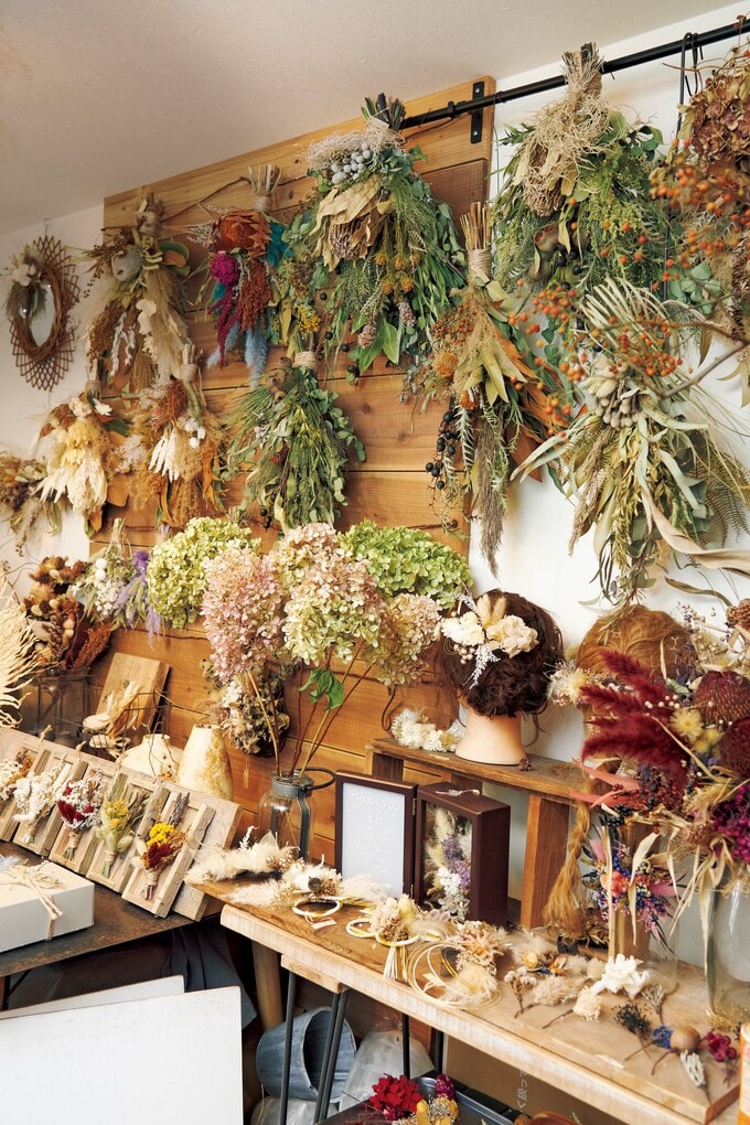 所狭しと飾られている作品