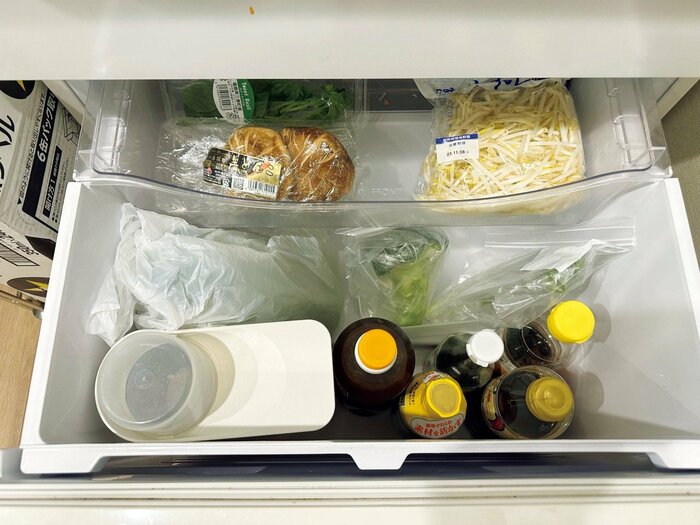 無印良品マニアの「すっきり片づく」冷蔵庫収納。グッズをフル活用し