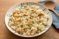 お盆の食卓を華やかに！包まないから簡単「いなり混ぜご飯」レシピ。大葉と甘酢ショウガでさっぱり