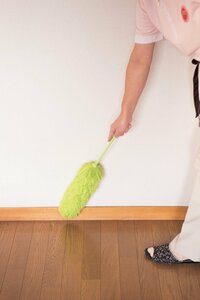 <幅木やサン>ホコリを落とす基本は、高い場所から低い場所へ