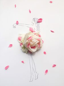 花びらを使った大胆アートにうっとり 自分でも好きな花でつくってみない Esseonline エッセ オンライン