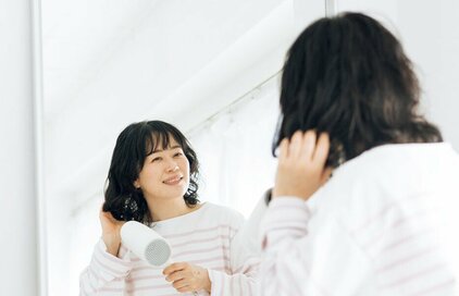 40代からの「髪のツヤ出し」&「ボリュームアップ」テク。ひと手間で若見えヘアに