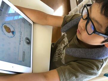 自粛後も使える子どもグッズ。ブルーライトカットメガネで目を保護