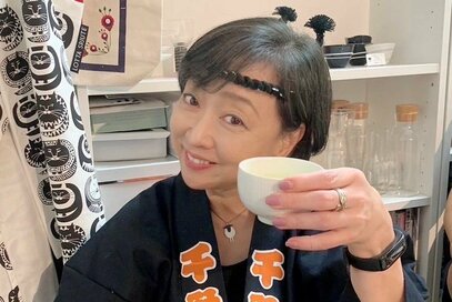 50代・川上麻衣子さん流「老い」との向き合い方。白髪染めをやめて1年で気づいた楽しみ：10月に読みたい記事