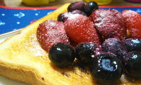 セブンイレブンで人気のフローズンフルーツの食べ方3つ！トーストやアイスに