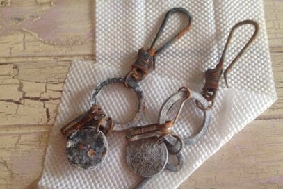 アイアン系100均グッズが○○だけで重厚なアンティーク風に！男前インテリアにも使えるワザ