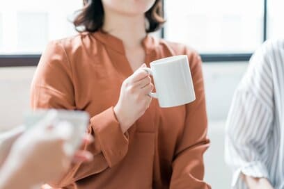 30代・ママ友からの“褒め言葉”への返しがわからない。謙遜するより相手を褒める