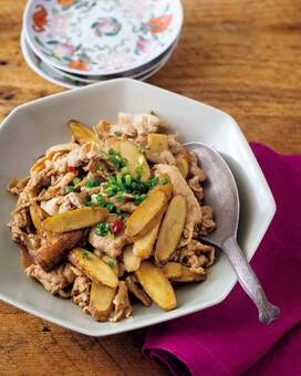 糖質カット＆食物繊維でダイエットに最適。「ゴボウと豚のピリ辛オイスター炒め」