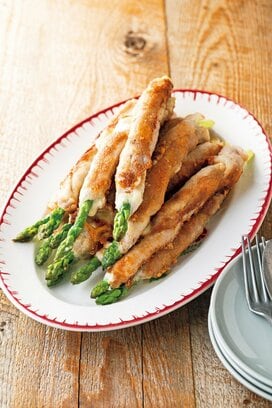アスパラの豚肉巻き。中からチーズがとろりで、箸が止まらない
