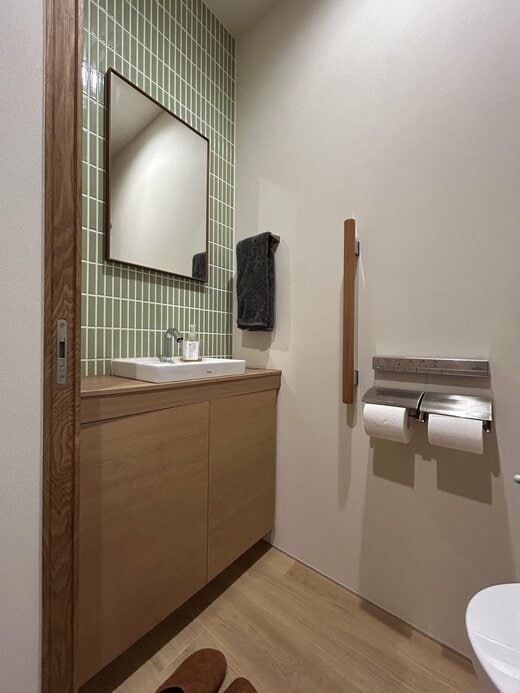 トイレの収納キャビネット