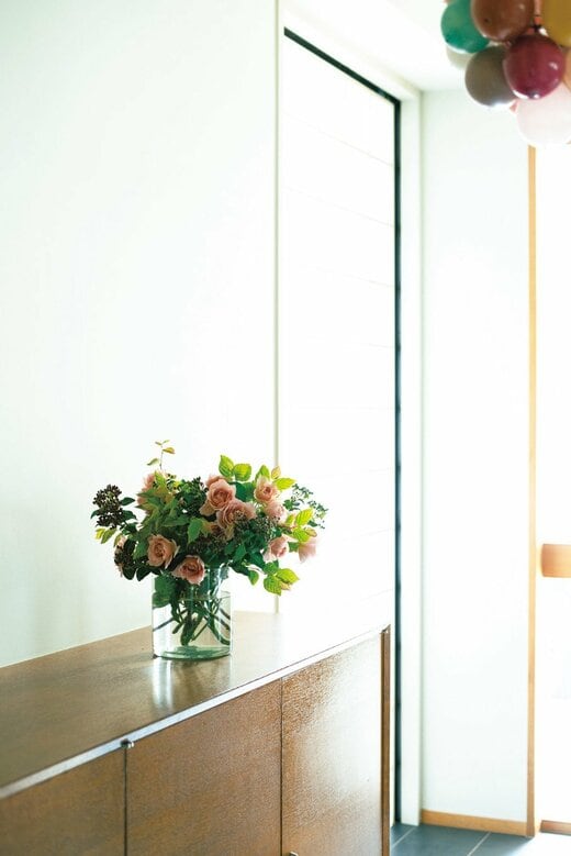 お花が飾ってある玄関