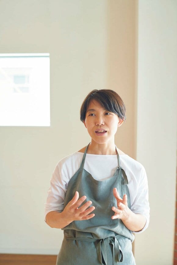 ショートカット女性