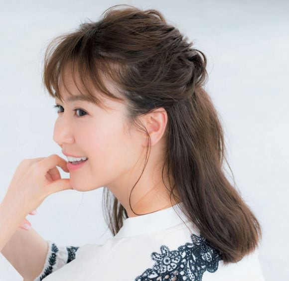 「くるりんぱ」の進化系!ゴム1本でできるヘアアレンジで秋気分に