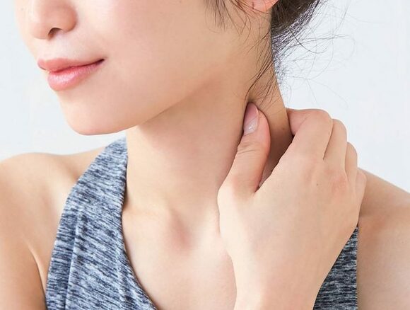 首筋をチェック