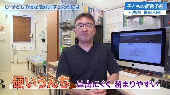 パソコンの前に男性