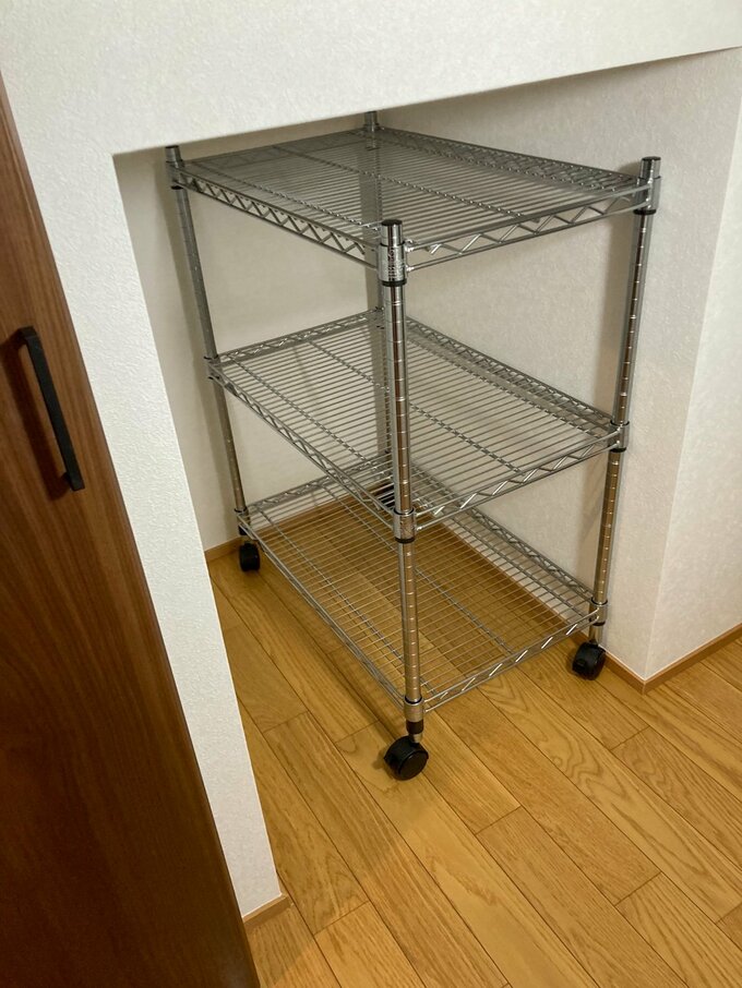 キャスターつきスチール棚