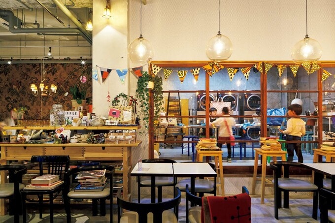 喫茶ランドリーの内部