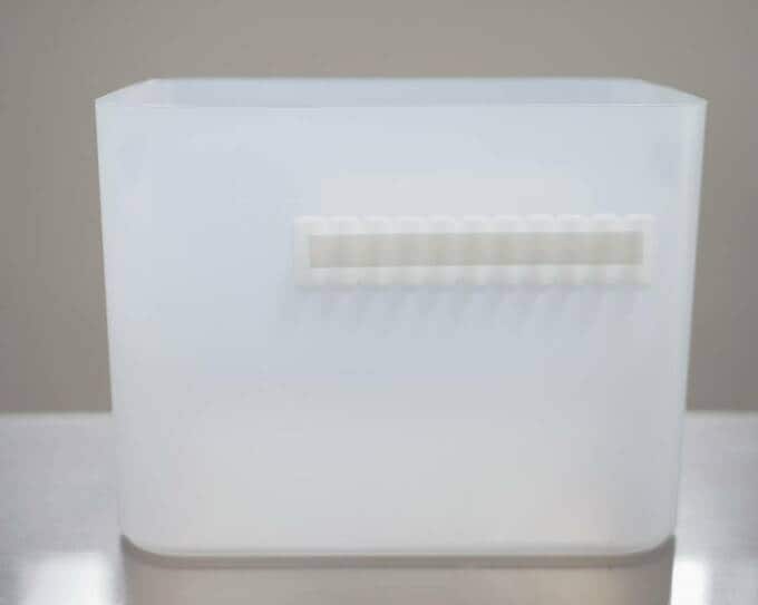 ボックスにスタンドをはり付けた様子