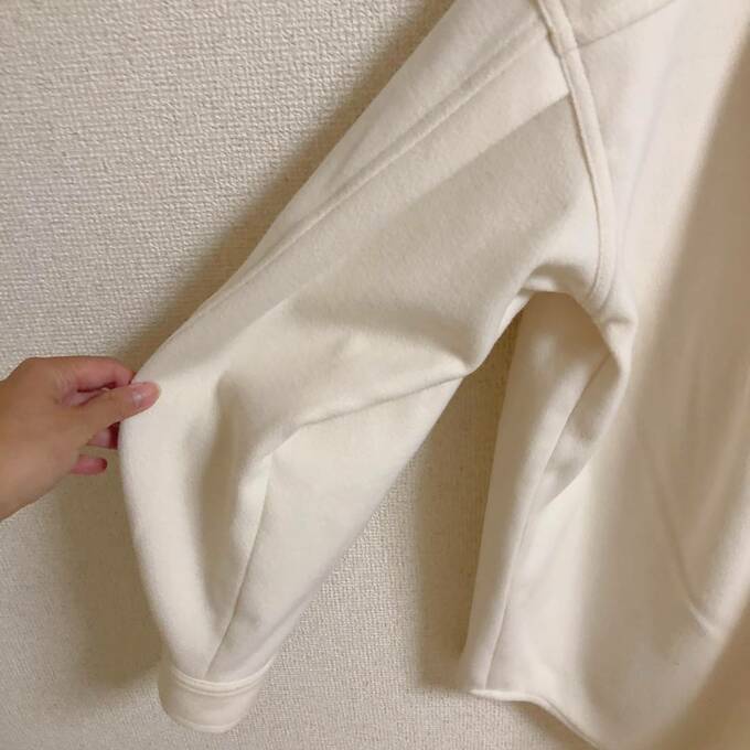 袖もゆったりとしている