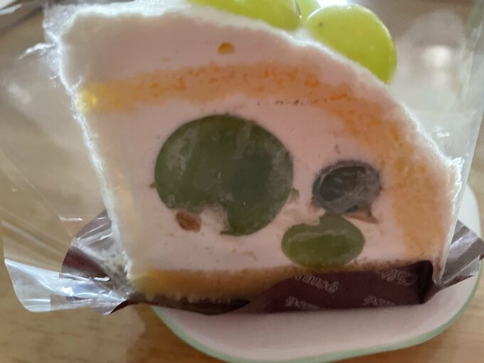 「山梨県産 シャインマスカットのズコット」(594円)