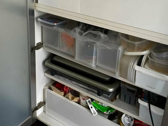 棚の中に入れた引き出し収納