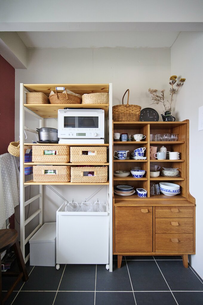 キッチンのラックに収納しているところ