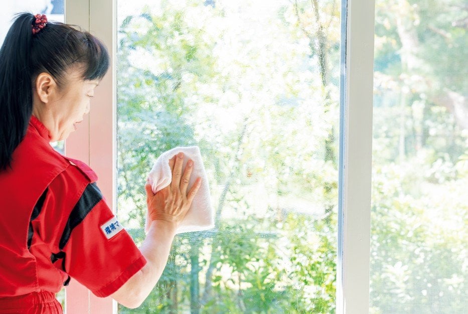 忙しくてもラクな「窓・サッシの大掃除」。水ぶきだけでピカピカに