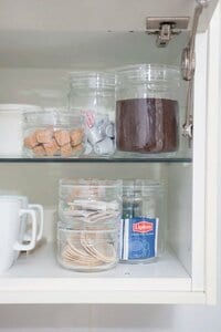 お茶＆コーヒーはガラス容器に移し替え＆ひとまとめ