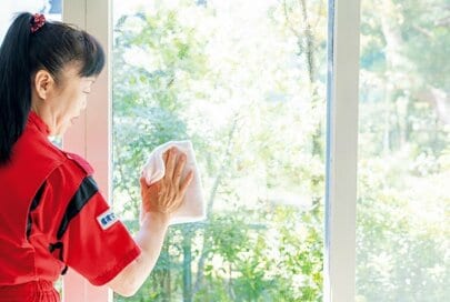 忙しくてもラクな「窓・サッシの大掃除」。水ぶきだけでピカピカに