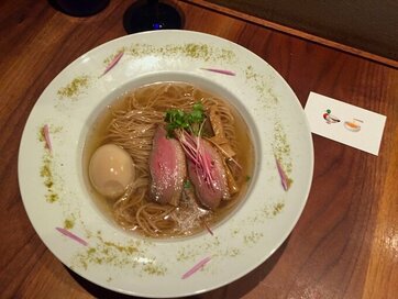 京都・祇園の「行列ができる絶品ラーメン」。大人数で泊まれるホテルや美の老舗も