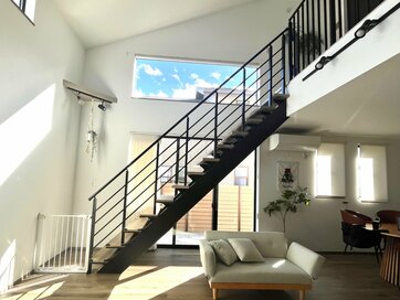 「危なすぎる…」新居を“おしゃれな階段”にして大後悔。住んで気づいた“まさかのデメリット”