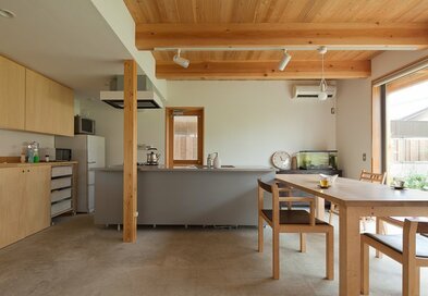 既製品をもとにオリジナルキッチンを実現。建築家提案、家づくりのアイデア