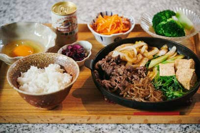 92歳ひとり暮らしの「リアルな夜ごはん」。すき焼きは多めにつくり、おなかも心も幸せいっぱい