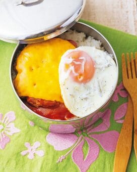 ハンバーグがこねずに完成！甘辛タレがおいしい、ロコモコ洋風弁当