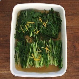 ミズナやホウレンソウ、コマツナにセリなど、いろいろな青菜で