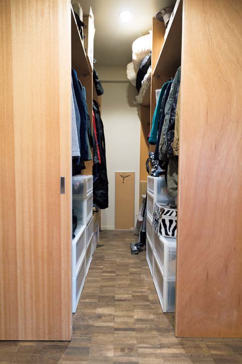 新設した3畳大のウォークインクローゼット