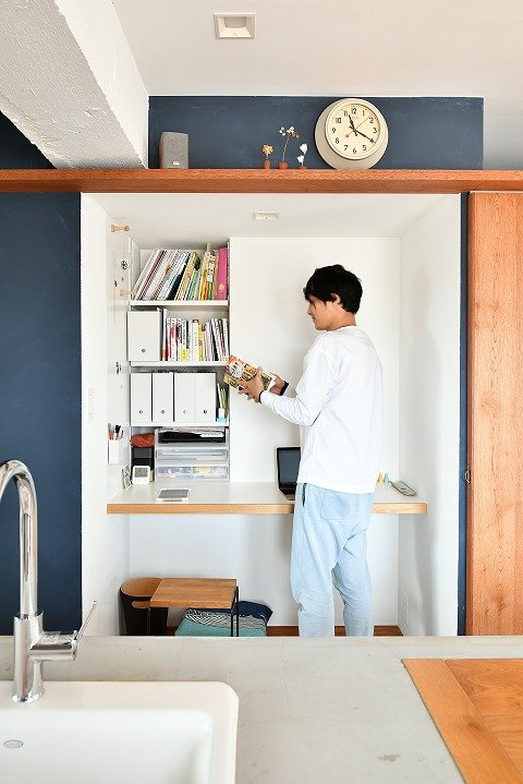 引き戸で仕切った夫の書斎