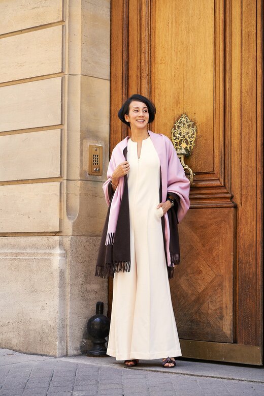 ストールを着用する中村江里子さん