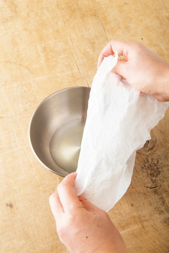 クッキングシートを広げる