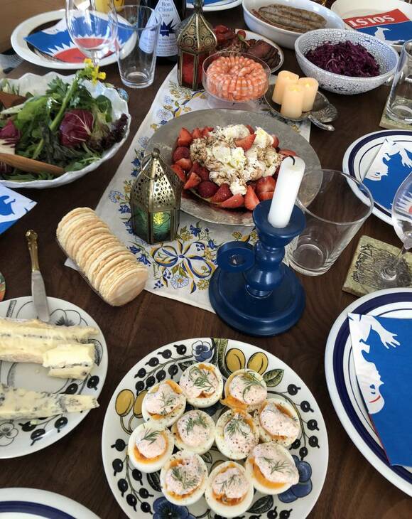 食卓にろうそくなど