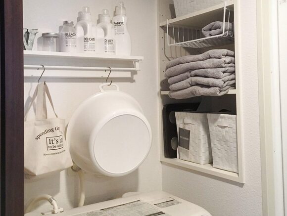 タライもフックでぶら下げる