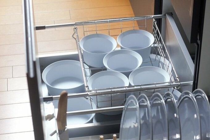 スッキリ収まった食器類